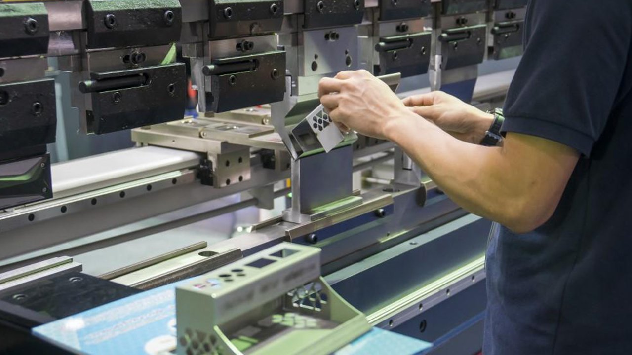 Essential Knowledge for Press Brake Operators: Four Key Considerations