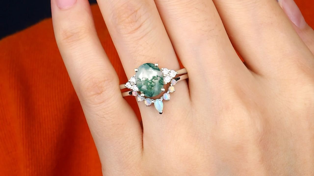 How to Combine Moss Agate Rings with Lazy and Elegant Outfits